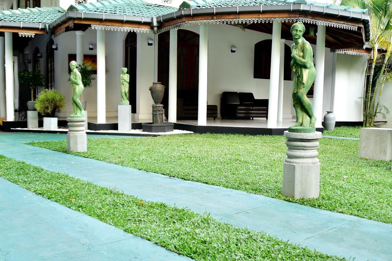 Sky Transit Hotel Katunayake Exterior photo