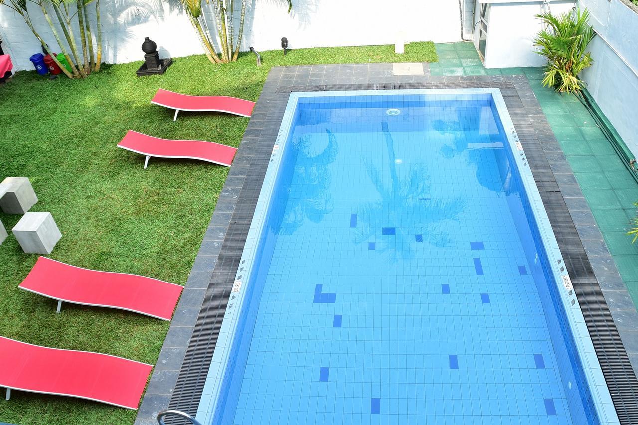 Sky Transit Hotel Katunayake Exterior photo