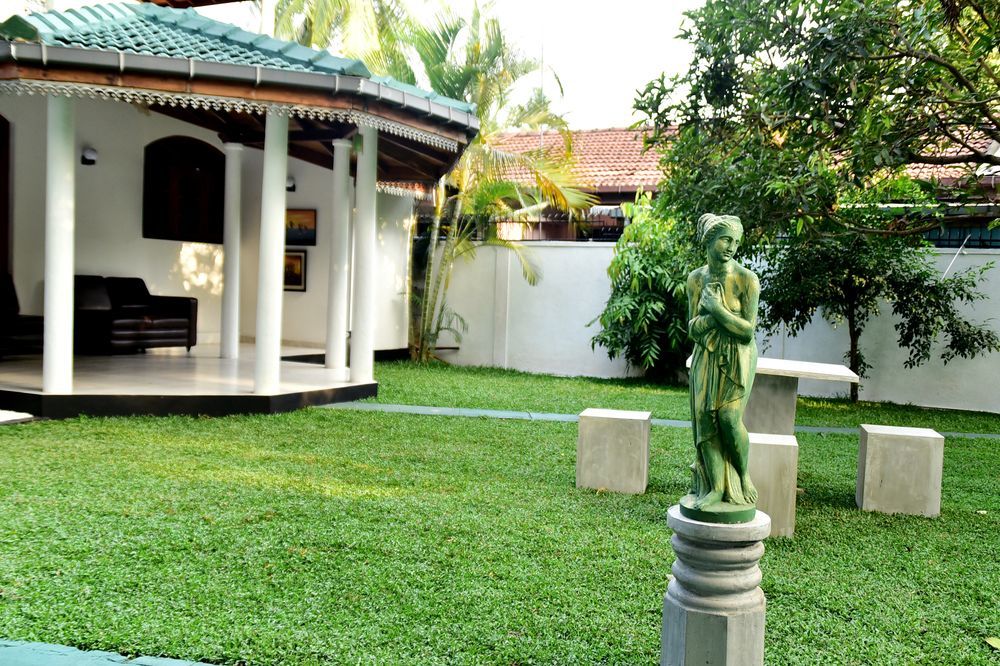 Sky Transit Hotel Katunayake Exterior photo