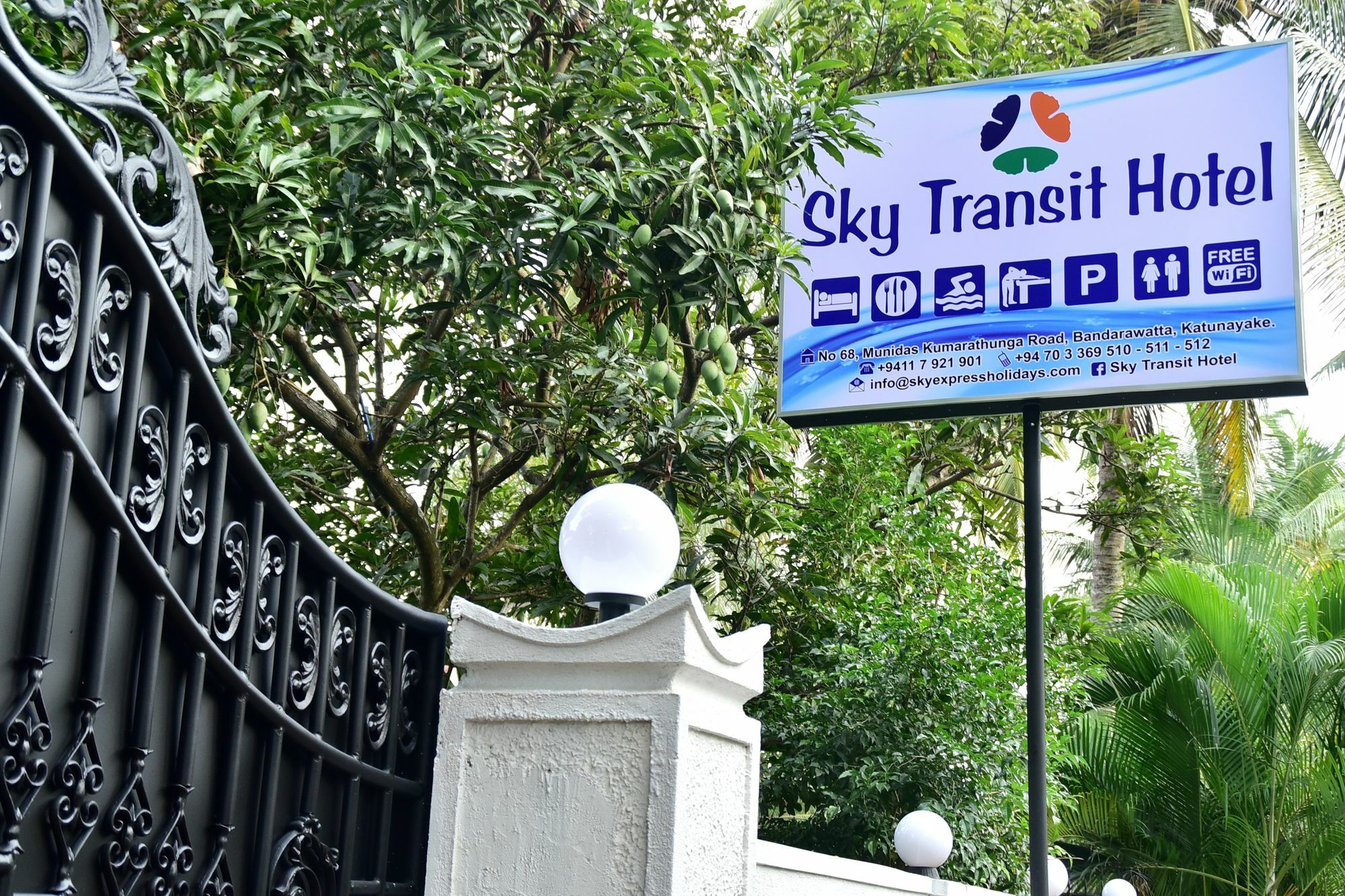 Sky Transit Hotel Katunayake Exterior photo